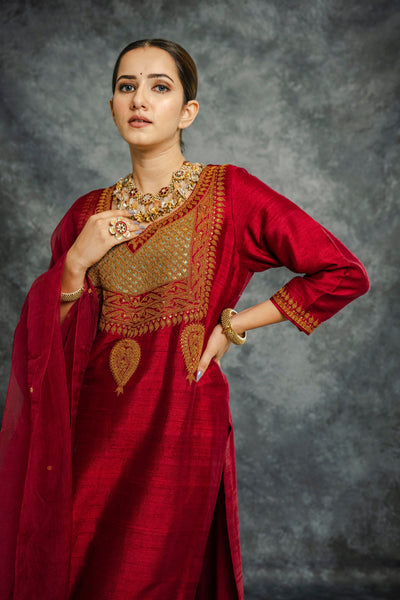 RED KURTA SET