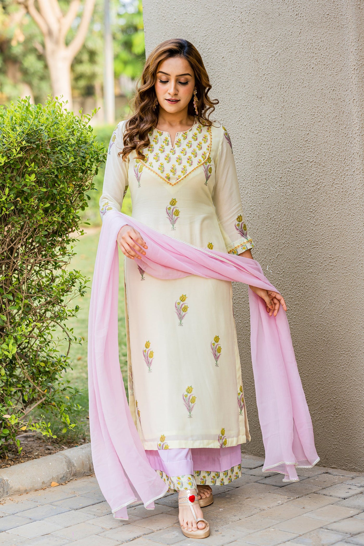 Sand pink dupatta